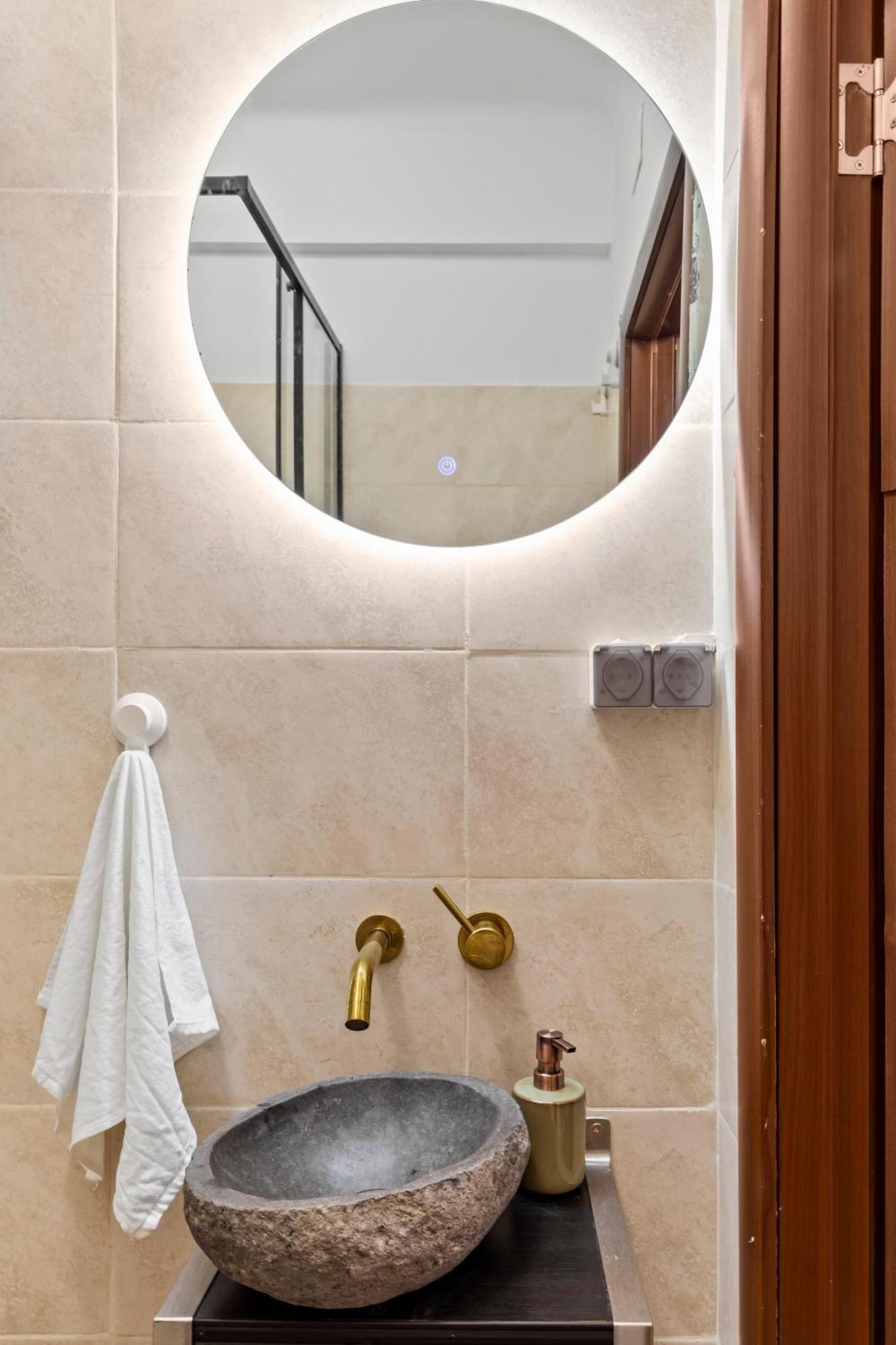 Upscale Studio, Walking Distance From The Old Town Boekarest Buitenkant foto