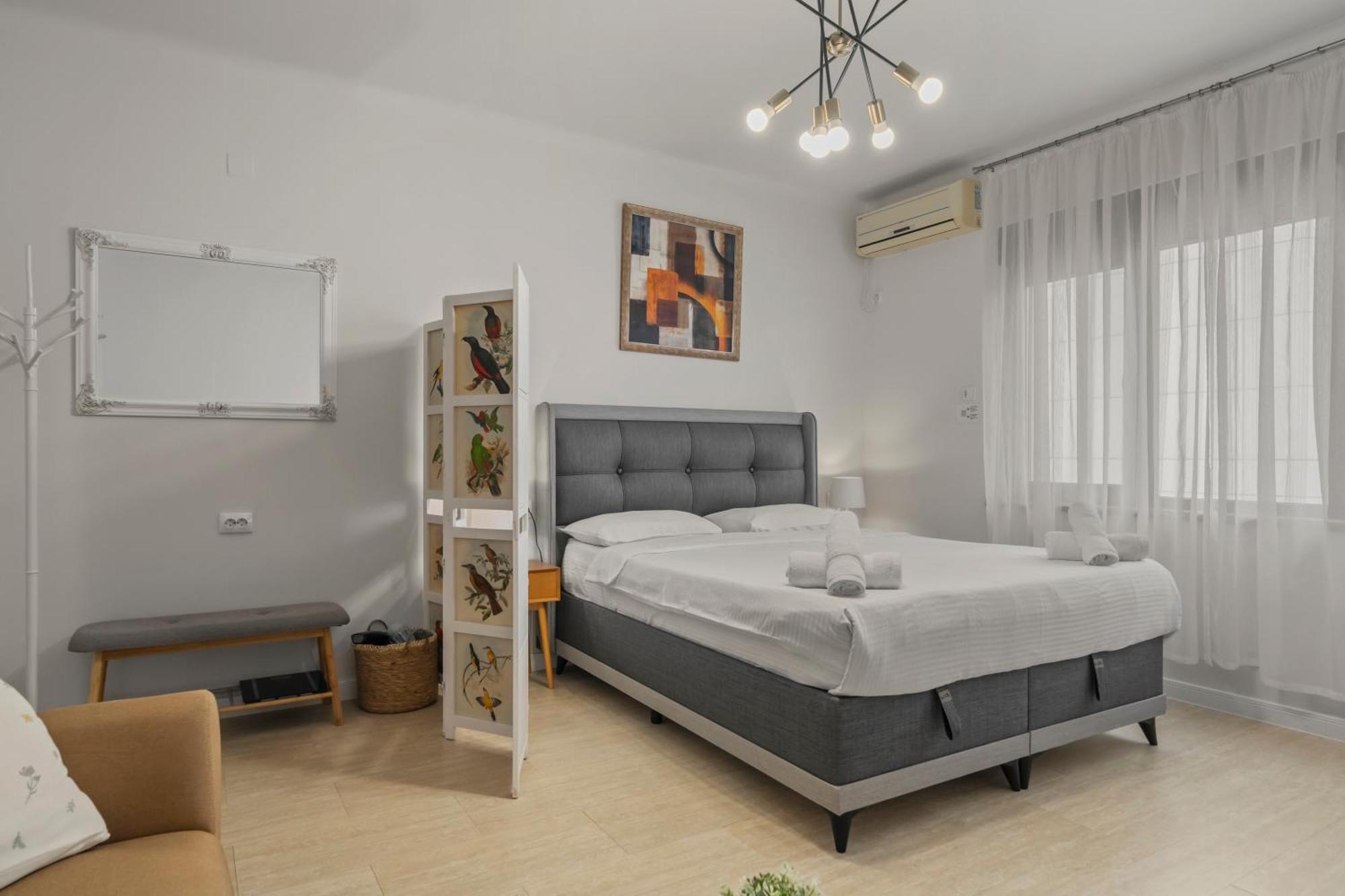 Upscale Studio, Walking Distance From The Old Town Boekarest Buitenkant foto