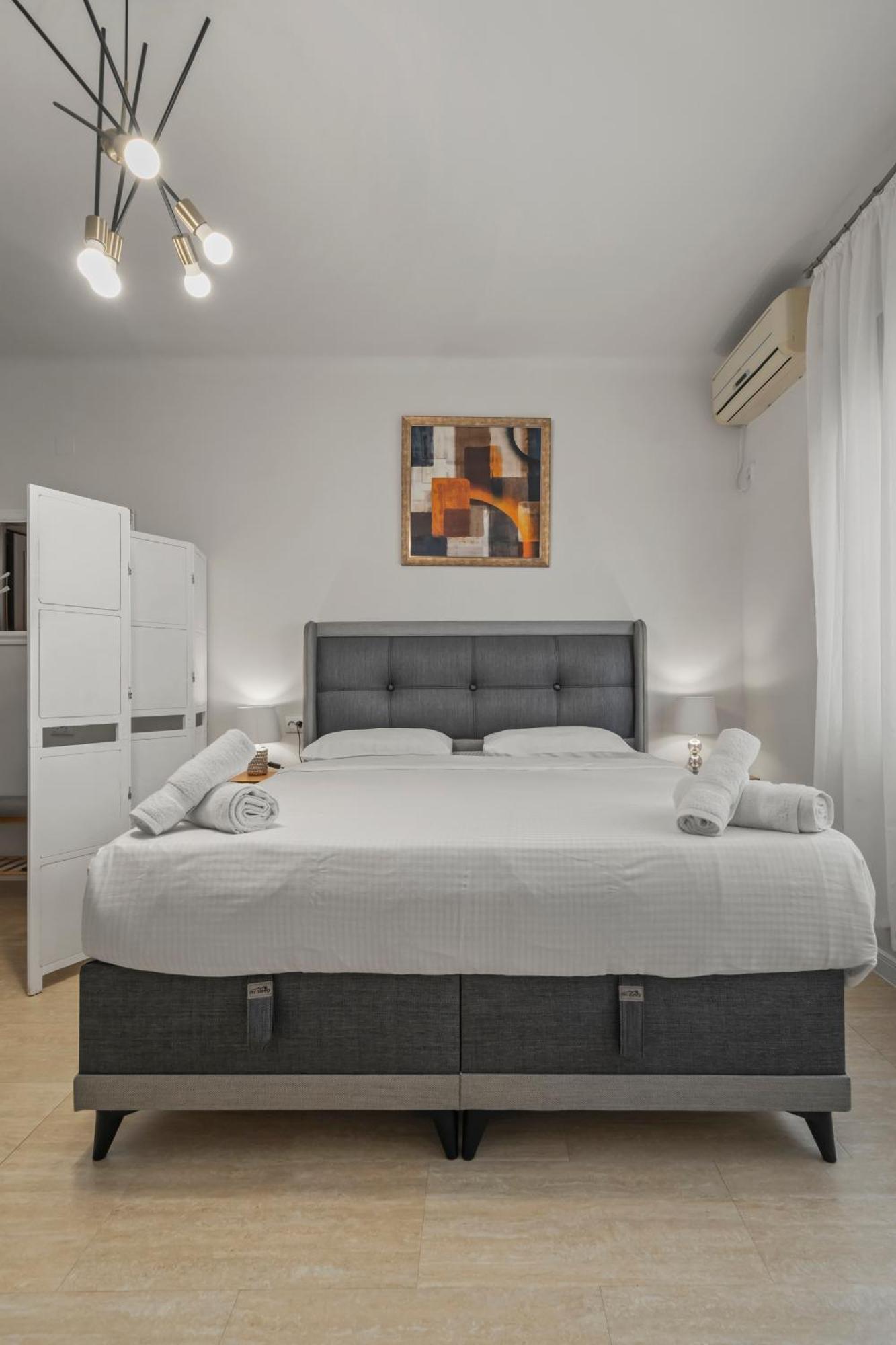 Upscale Studio, Walking Distance From The Old Town Boekarest Buitenkant foto